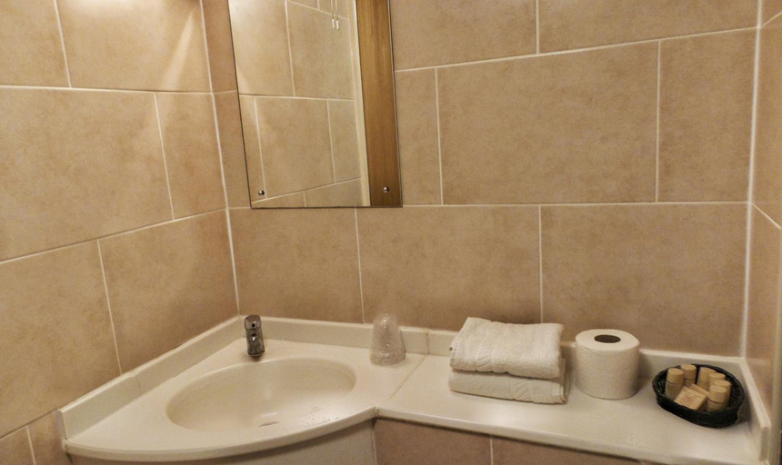 Bathroom 3, Parkside International Hotel, Reading