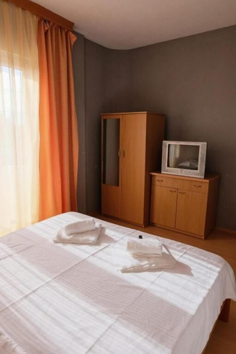 Others 3, Ariston Hotel