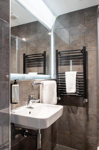 Bathroom 3, Almondsbury Interchange Hotel, South Gloucestershire