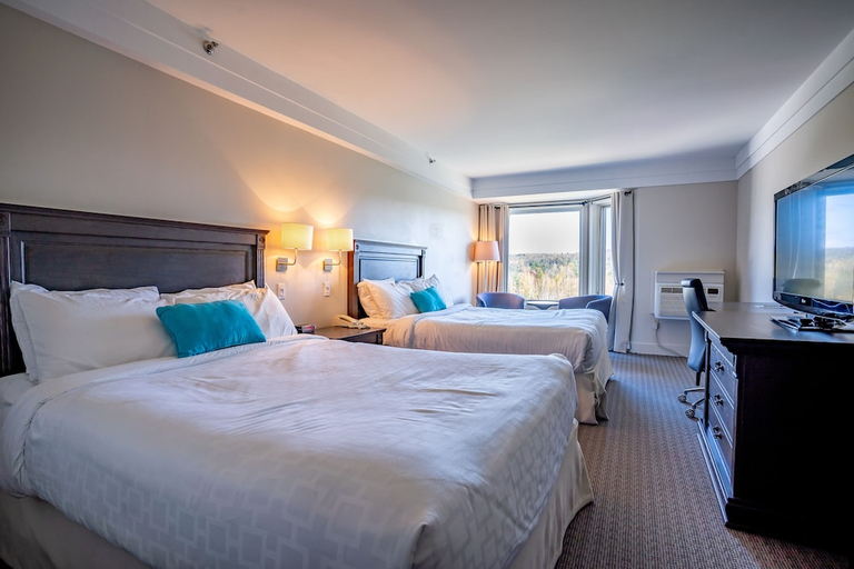 Bedroom 3, Manoir Des Sables, an Ascend Collection Hotel, Memphrémagog