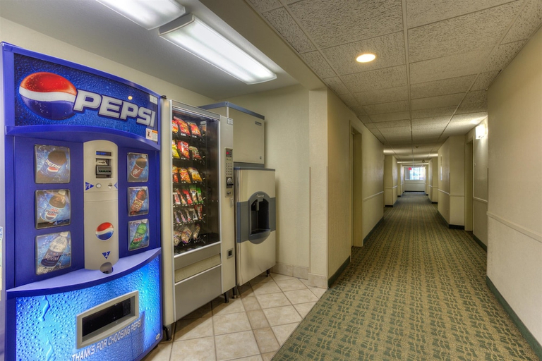 Food & Drinks, Motel6 Portland, OR - Tigard West, Washington