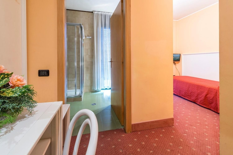 Others 4, HOTEL BAVARIA, Trento