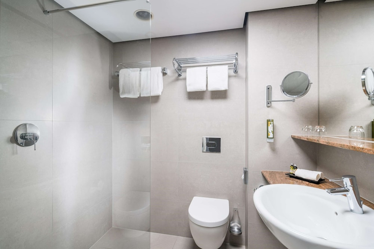 Bathroom 3, Steigenberger Hotel Bielefelder Hof, Bielefeld