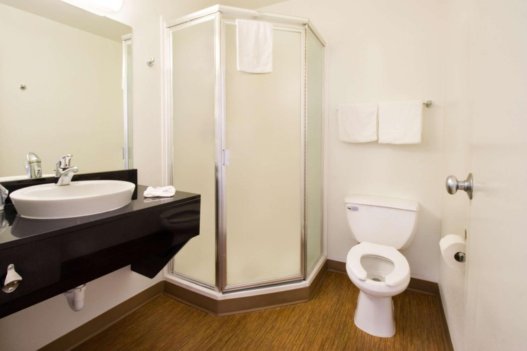 Bathroom 3, Motel6 Pendleton, OR, Umatilla