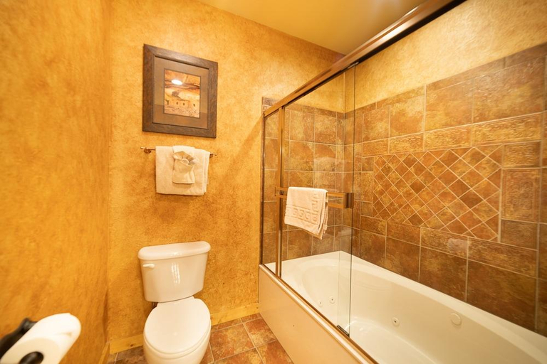 Bathroom 3, Cabins at Grand Mountain by Thousand Hills Resort, Taney