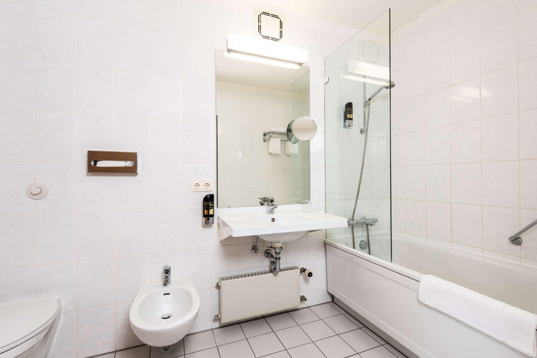 Bathroom 4, Arvena Kongress, Bayreuth