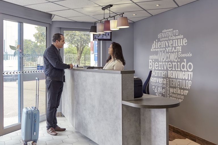 Others 4, Welcomotel Les Mureaux, Yvelines