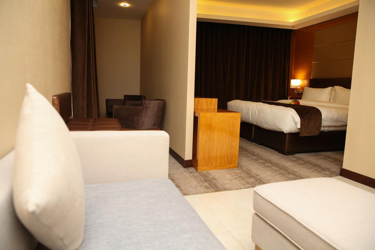 Others 5, Gloria Hotel, Salt