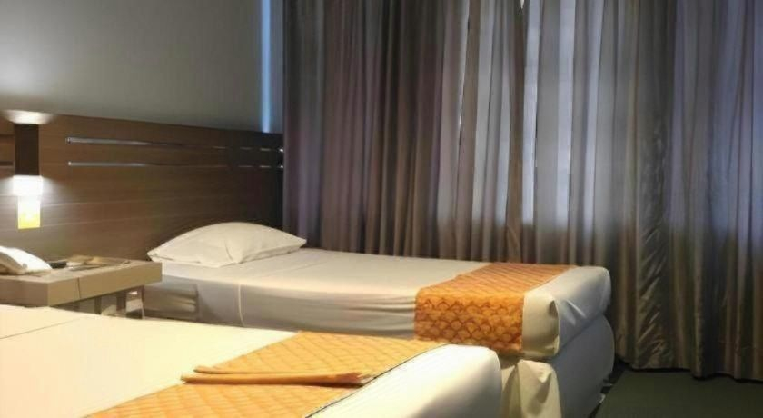 Bedroom 3, Royal Denai View Hotel, Bukittinggi