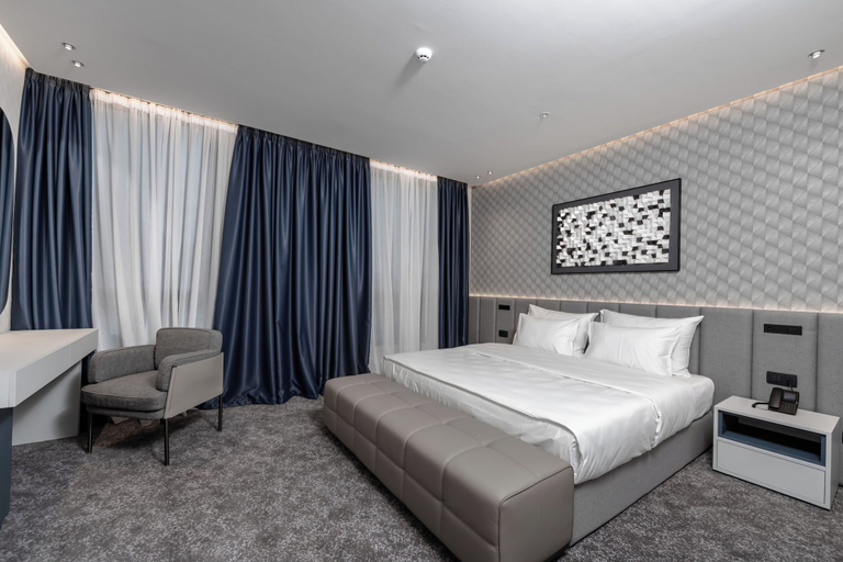 Room 3, Hotel Cube