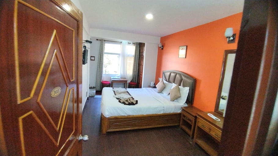 Room 5, Kasturi Palace Near Ava Art Gallery, Darjiling