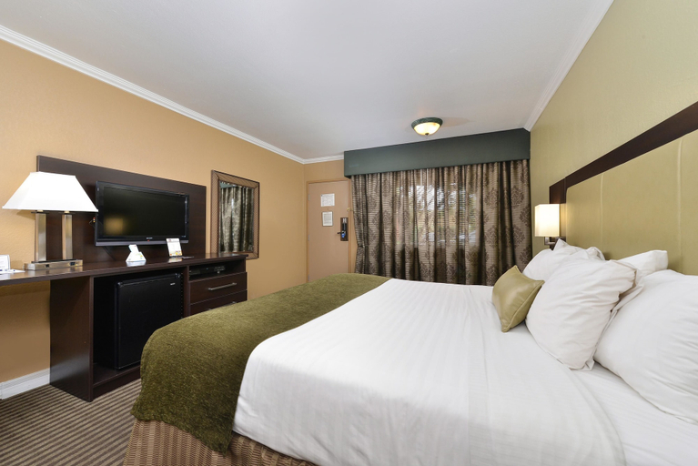 Bedroom 4, Royal Sun Hotel & Suites, Pima