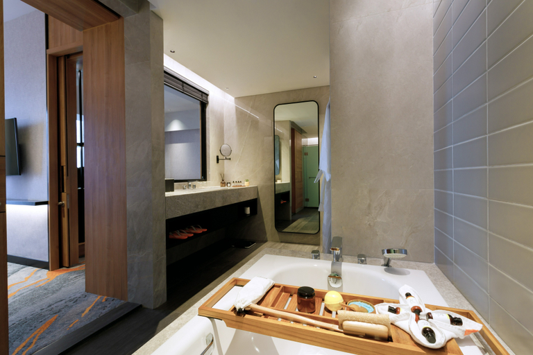 Harris Hotel & Convention Serpong - Tap to explore photos