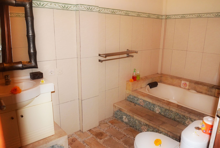 Bathroom 3, Hotel Suma, Buleleng
