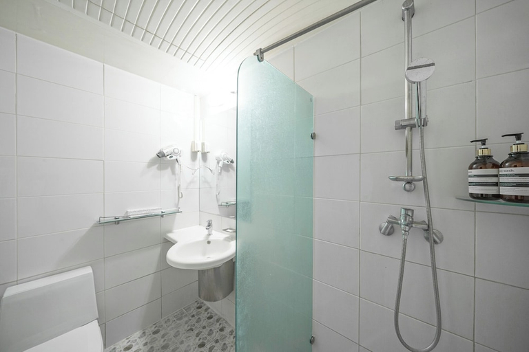 Bathroom 4, Olympic Hotel, Changwon