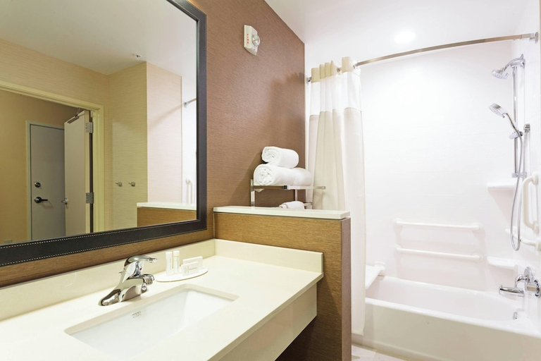 Bathroom 4, Fairfield Inn & Suites by Marriott Fort Lauderdale Downtown, Broward