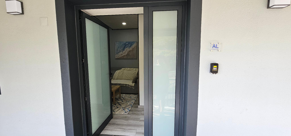 3, Charming 1-Bedroom Apartment with Ocean Views in Calheta, Calheta