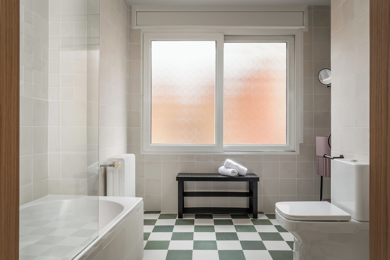 Bathroom 3, Hotel Margarit, Girona