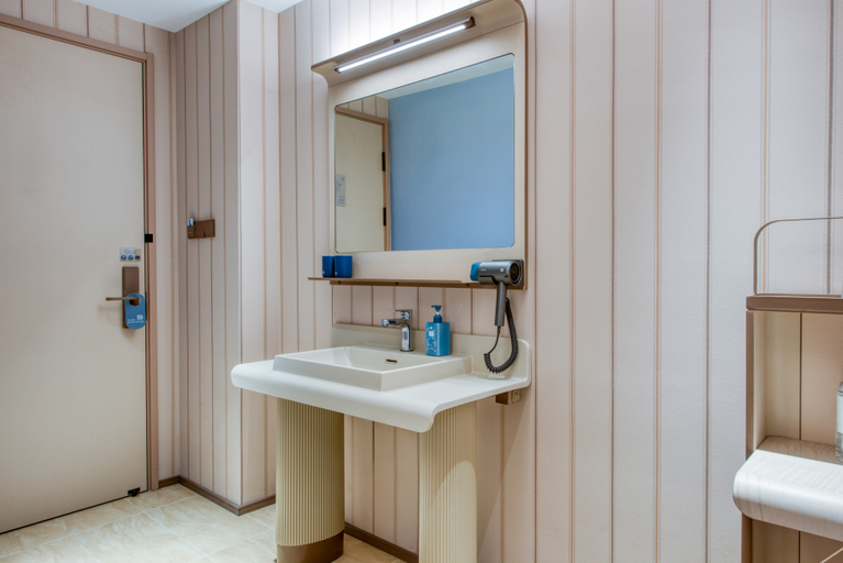 Bathroom 4, Hanting Hotel (ECNU Shanghai), Shanghai