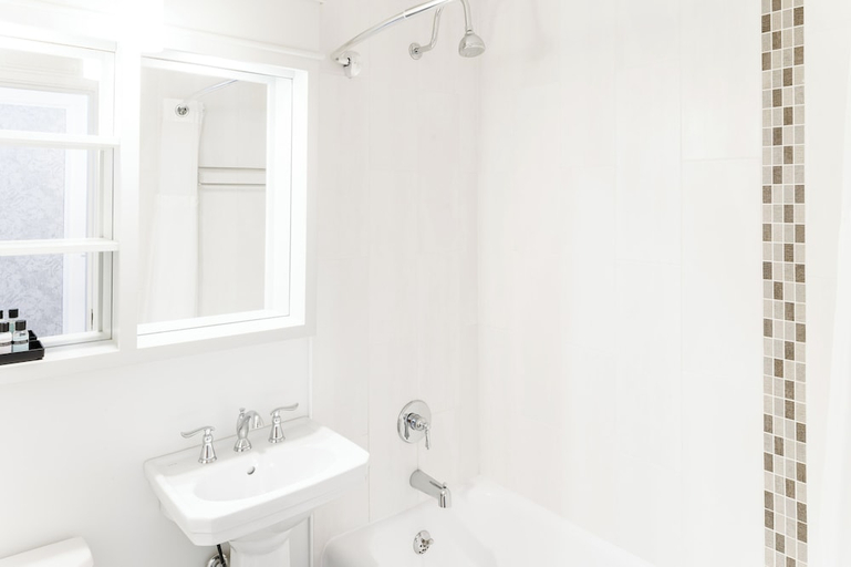 Bathroom 4, Rodd Charlottetown, Queens