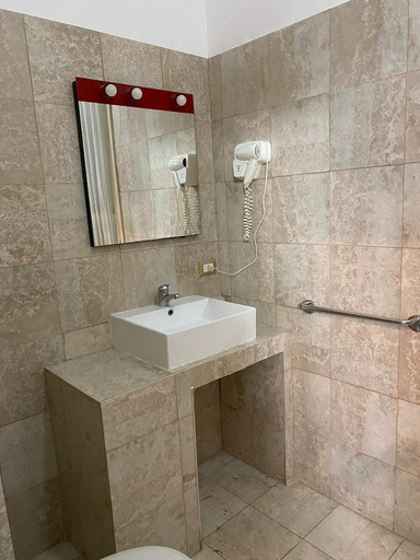 Bathroom 5, Hotel Morandi, Imperia