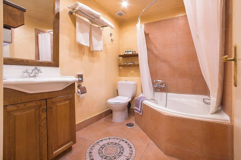 Bathroom 5, Country Club Hotel & Suites, Central Greece
