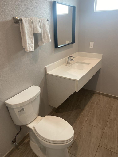 Bathroom 4, Sun Valley Inn, Contra Costa