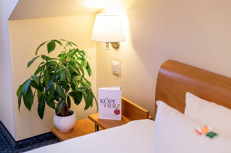 Bedroom 2, Arcus Hotel, Ebersberg