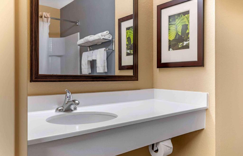 Bathroom 5, Extended Stay America - Fort Worth - City View, Fort Worth