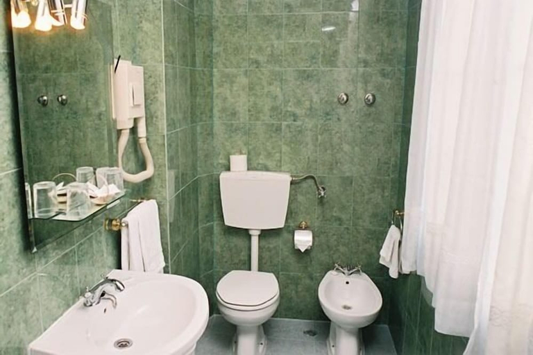 Bathroom 3, Hotel Nazareth, Lisbon