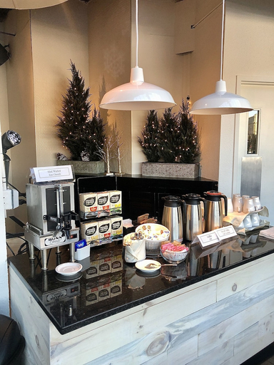 Food & Drinks 5, Confederation Place - Hotel, Frontenac