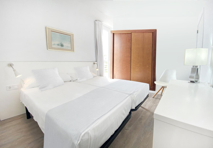 Bedroom, Morito Beach Apartments, Baleares