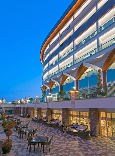 Exterior & Views
