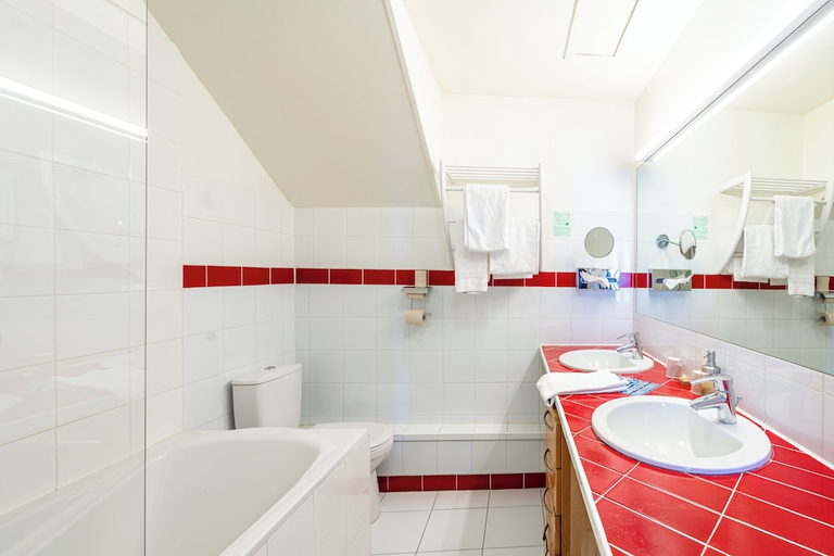 Bathroom 4, Hotel De Labeille, Loiret