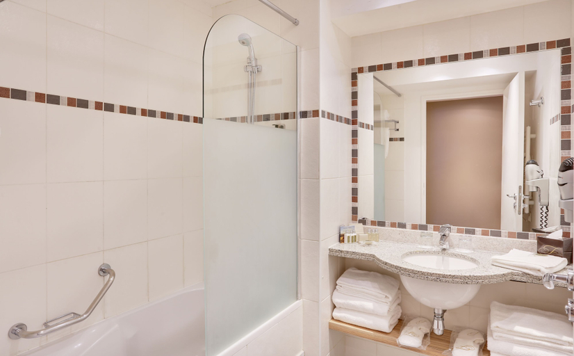 Bathroom 3, Fraser Suites Harmonie Paris La Defense, Hauts-de-Seine