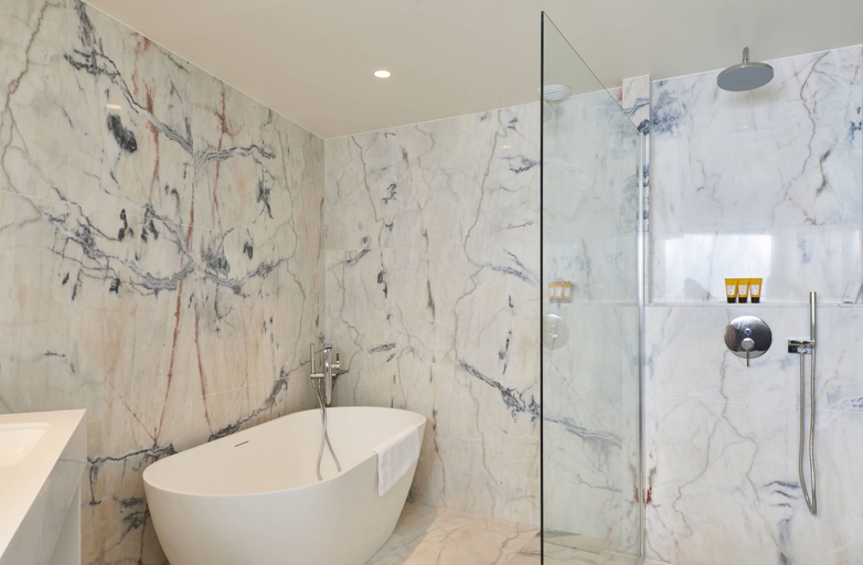 Bathroom 3, Hotel Les Roches Blanches, Bouches-du-Rhône