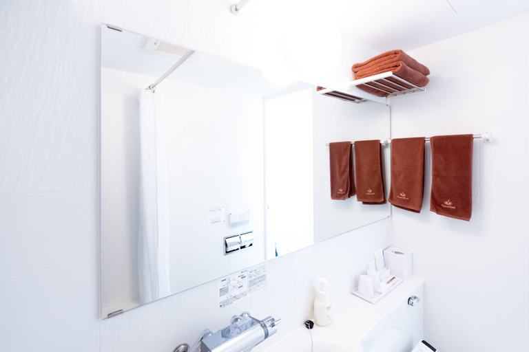 Bathroom 4, Nipponbashi Crystal Hotel, Osaka