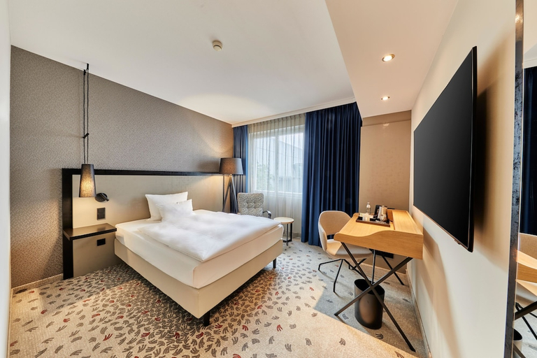 Bedroom 2, Steigenberger Hotel Bielefelder Hof, Bielefeld