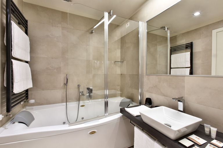 Bathroom 5, Hotel Horizon, Fermo