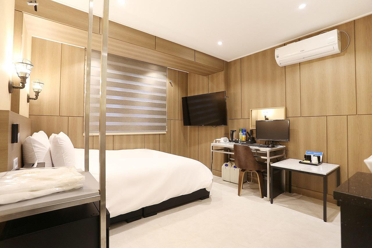 Bedroom 2, Louis Hotel, Gangneung