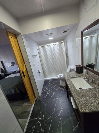 Bathroom, Stay Inn and Suites, Polk