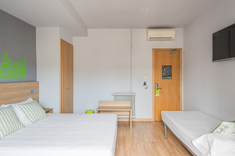 Others 3, Hotel Margarit, Girona