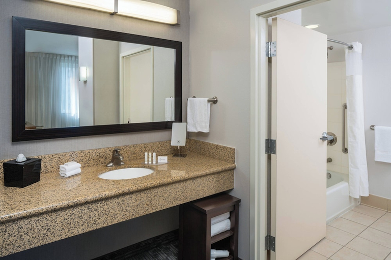 Bathroom 3, Courtyard By Marriott Miami West Fl Turnpike, Miami-Dade