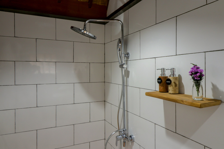 Bathroom, Mina Baturiti Hotel and Resto, Tabanan