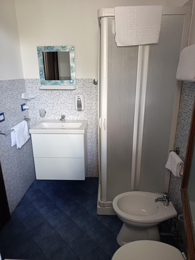 Bathroom, A due passi dal mare, Messina