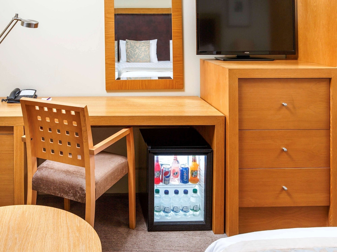 Bedroom 2, Mercure Sheffield Parkway Hotel, Sheffield