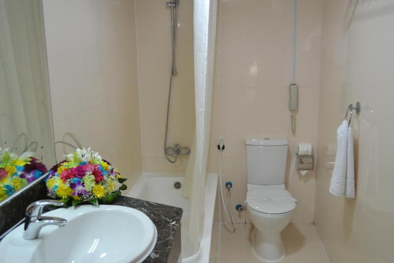 Bathroom 4, Palette Top Stars Hotel, Abu Dhabi City