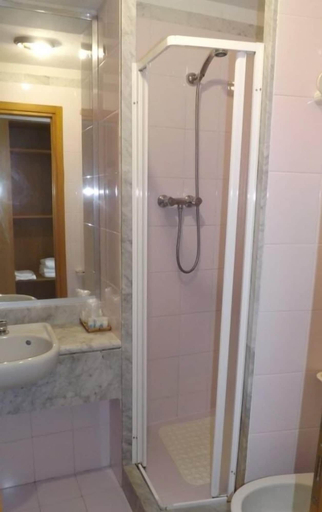 Bathroom 4, Hotel Le Palme, Latina