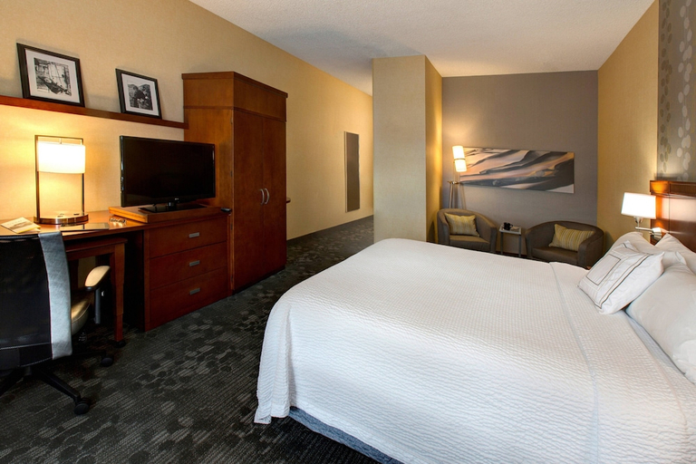 Bedroom 2, Courtyard By Marriott Anchorage Airport, Anchorage