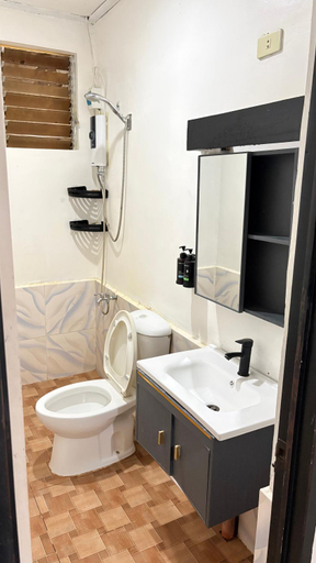 Bathroom 3, Mia's Place, El Nido